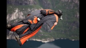 BASE Jumping vs. Wingsuit Flying: Menaklukkan Ketinggian dengan Cara yang Berbeda