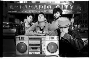 Hip-Hop: Dari Bronx ke Seluruh Dunia, Sebuah Perjalanan Budaya yang Tak Terbendung