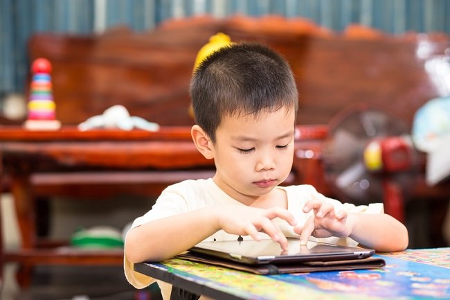 Tentu, mari kita bahas secara mendalam tentang cara mengatasi anak yang kecanduan gadget.