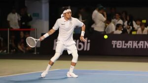 Tenis: Lebih dari Sekadar Pukulan dan Servis – Sebuah Panduan Komprehensif