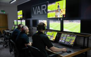 VAR: Sahabat atau Musuh Sepak Bola? Menelisik Kontroversi Video Assistant Referee