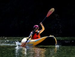Dayung Menuju Kesehatan: Manfaat Kayaking yang Mungkin Belum Anda Ketahui