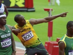 Tentu, mari kita telusuri rekor dunia lari 100 meter, sebuah pencapaian yang selalu memukau dan menjadi tolok ukur kecepatan manusia.